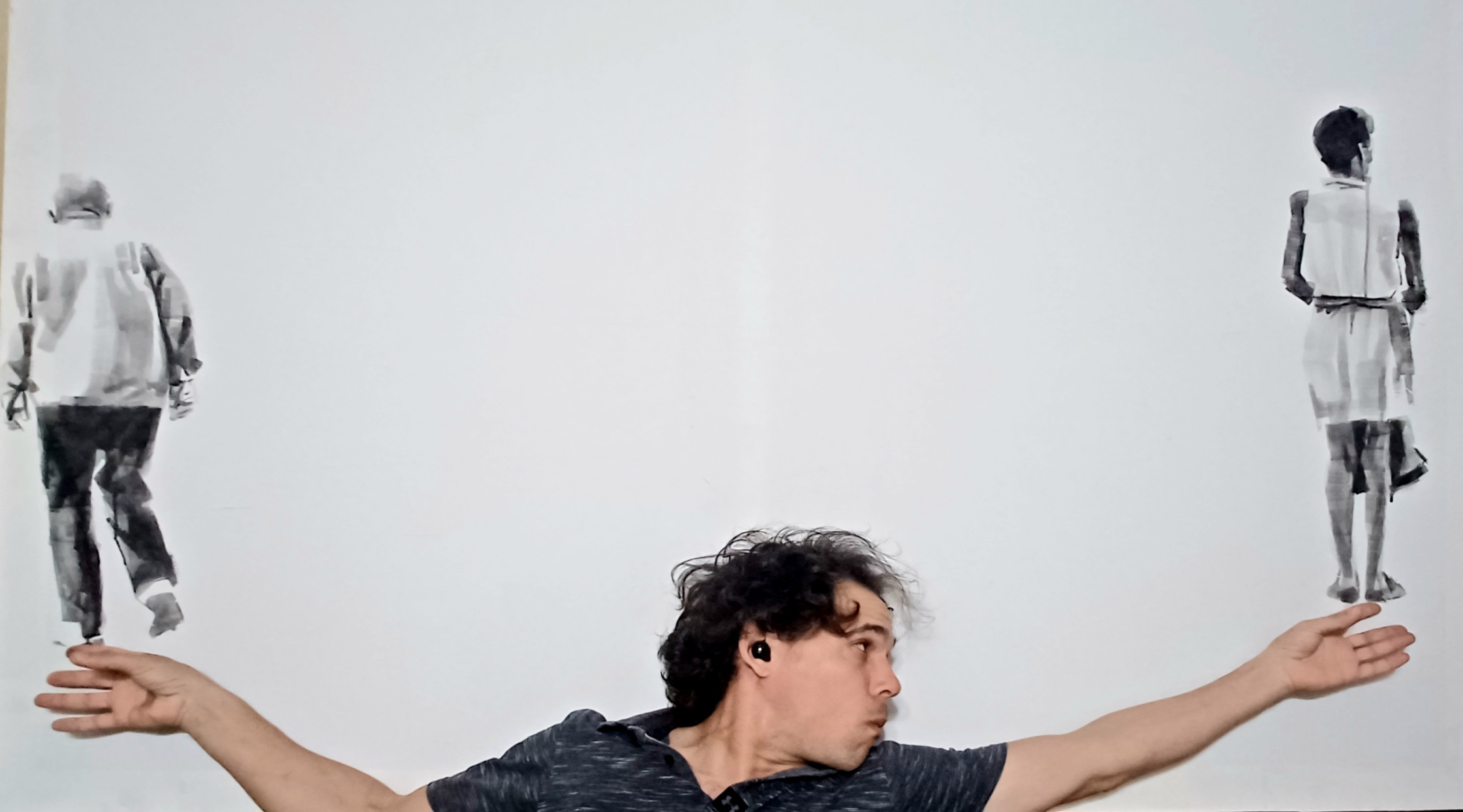 Posando para foto en medio de creación de obra. Miami, 2024